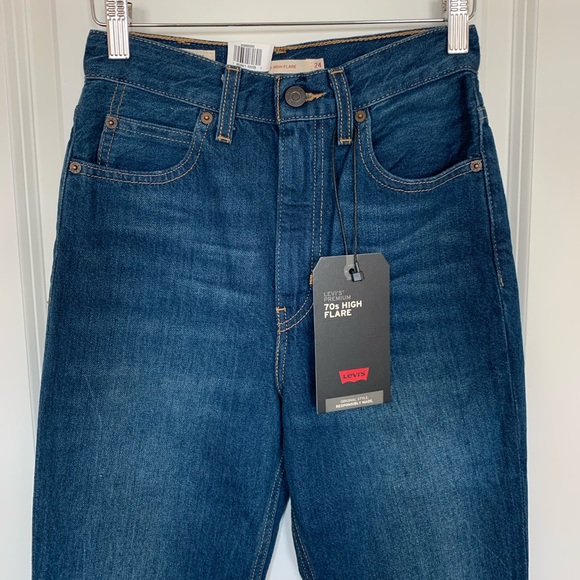 Leviβs 70s High Rise Flare Jean in Sonoma Wash - Picture 4 of 9